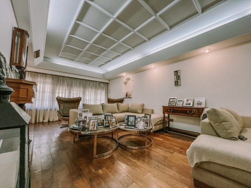 Imagen 7 de 26 de Espectacular Casa De Categoría En Lo Mejor De Adrogué Con Parque