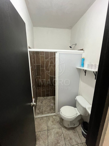 Casa En Venta En Col. Cuauhtemoc De Un Solo Nivel Con Jardín