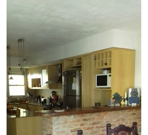 Casa Chalet 7 Ambientes En Parque Leloir Dueño Vende. Con Gran Parque Arbolado , Pileta Y Parrilla