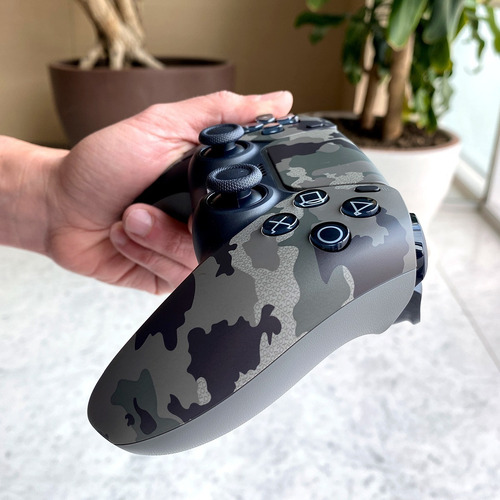 Imagen 8 de 8 de Control joystick inalámbrico Sony PlayStation DualSense CFI-ZCT1 gray camouflage