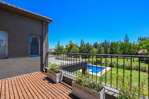 Casa De 3 Dormitorios - Pileta Y Galería Con Parrillero - Fisherton
