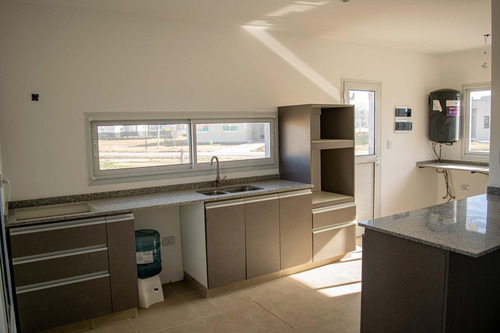 Imagen 4 de 16 de Casa A Estrenar En El Barrio El Ensueño. Ingeniero Maschwitz