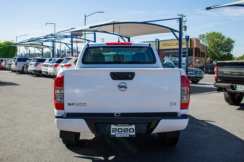 Nissan NP300 2.4 Doble Cabina Se Aa Pack Seg Mt