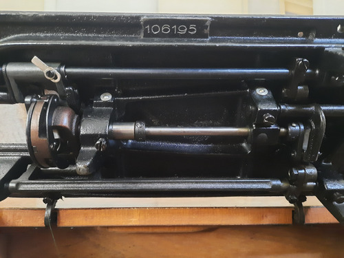 Máquina De Coser Antigua Necchi A Pedal Impecable Colección! (Usado)