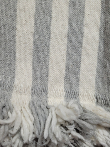 Manta Rustica Moderna 190x130 Cm Línea Siena Color Rayado Crudo / Gris Pastel