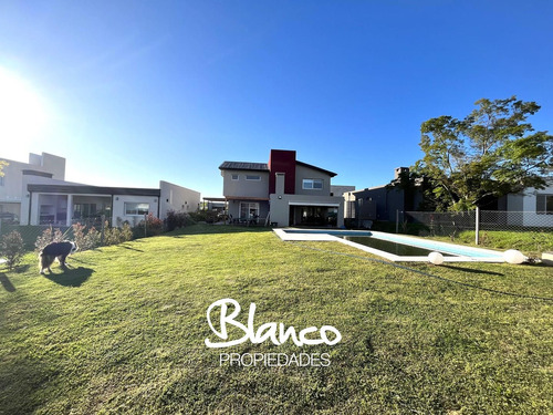 Casa  En Venta En Santa Elena, Pilar Del Este, Pilar