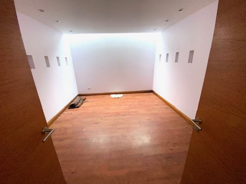 Casa En Venta De 7 Dorm. En Colina