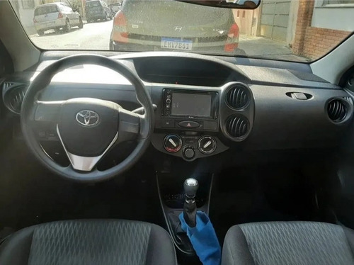 Imagem 8 de 10 de Toyota Etios 1.3