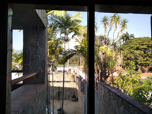 Mh Casa En Venta Ubicada Guaparo Piscina Calle Cerrada Con Vigilancia 670mts2