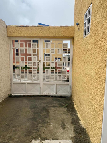 Hermosa Casa Bifamiliar Urb Teques Iii La Santa María
