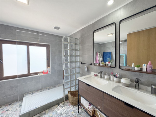 Casa En Venta De 3 Dorm. En Lo Barnechea