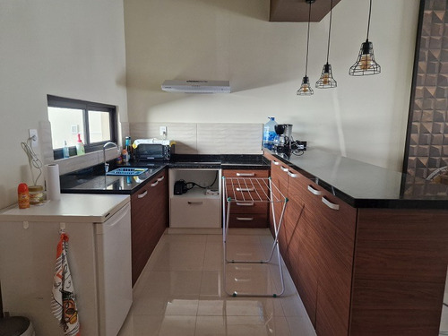 Alquilo Casa Amoblada En El Barrio Mbo´i Ka´e De Encarnación: 2 Habitaciones Y 1 Baño