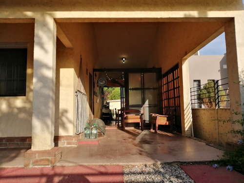 Muy Buena Casa Para Entrar A Vivir Excelente Ubicación.
