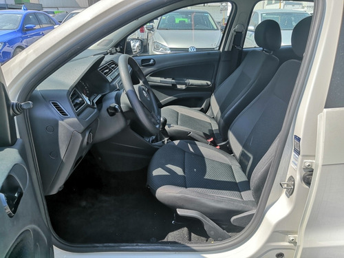 Imagen 10 de 15 de Volkswagen Gol 2020 1.6 Trendline Mt 5 P
