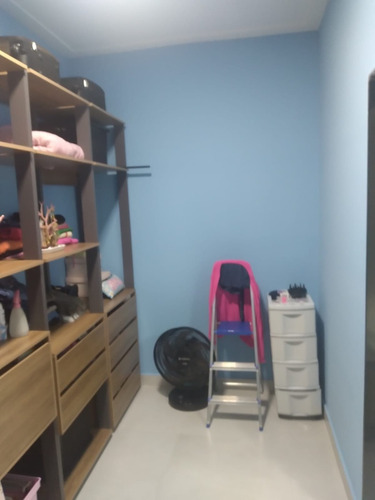 Casa 4 Quartos, 3 Banheiros, 2 Salas.