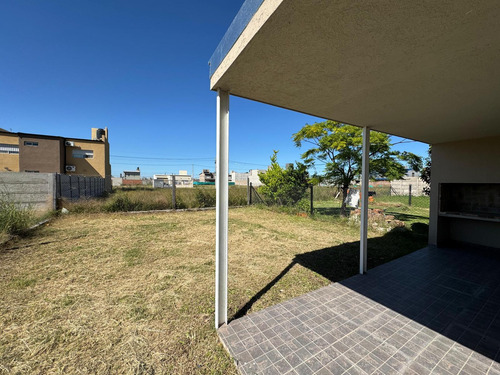 Casa En Venta 3 Dormitorios Ecopueblo Alvear
