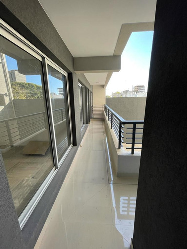 Imagen 3 de 11 de Departamento De Dos Ambinetes A Estrenar Moron Centro