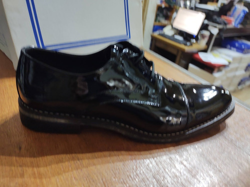 Imagen 6 de 10 de Zapato De Charol Negro Hombre