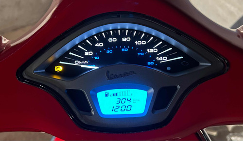 Vespa Italiana 125- Nueva, 300 Km.
