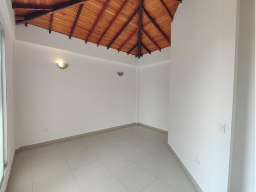 Casa En Venta En Villa Del Rosario. Cod V14453