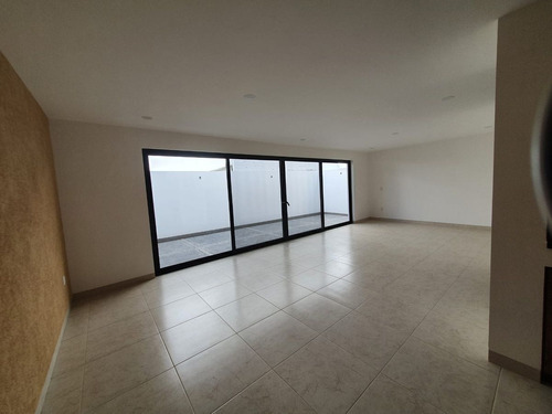 Residencia En Portanova, De Autor, Jardín, Sala Tv, 3 Recamaras, De Lujo