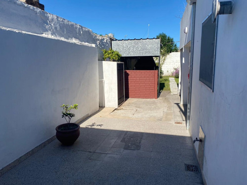 Casa En Venta 2 Dormitorios Y Parque. La Plata