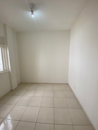 Imagem 3 de 17 de Apartamento Para Alugar Na Rua Bulhões De Carvalho, Copacabana, Rio De Janeiro - Rj - Liv-23056