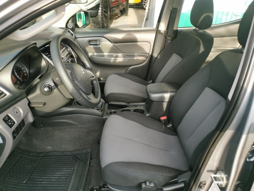 Imagen 7 de 12 de Mitsubishi L200 2018 2.4 Cabina Doble 4x2 Mt