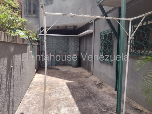 Bella Casa De 2 Pisos ,bien Distribuida En Venta Ubicada En Las Acacias 25-16813