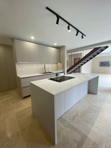 Alquiler/pb/duplex/ La Castellana/150m2/tza-70m2/ 2h-3b-2pe