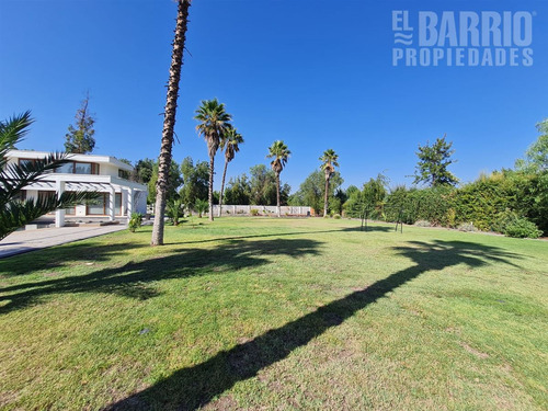 Casa En Venta De 6 Dorm. En Chicureo Poniente Colina