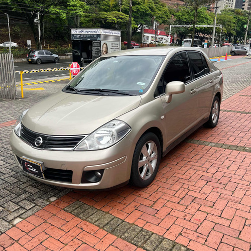 Nissan Tiida 1.8 Premium 5 p