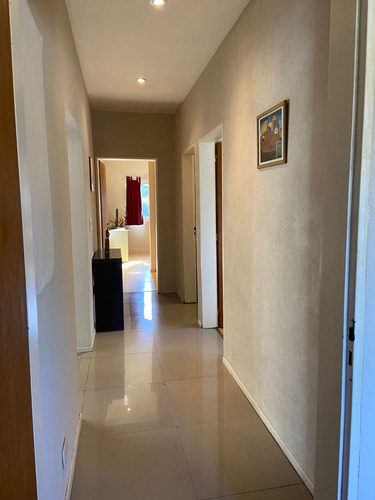 Casa Moderna De 3 Dormitorios + Dependencia. Amplio Garaje. Jardín Con Diferentes Niveles