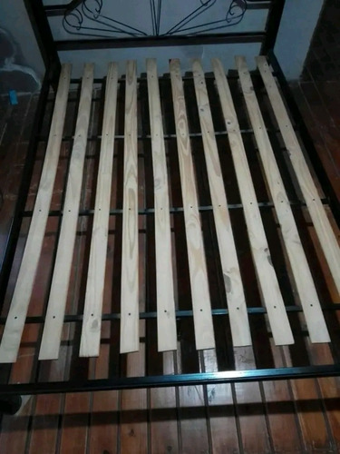 Imagen 2 de 3 de Se Vende Cama De Caño Con Colchon De Dos Plazas Y Media