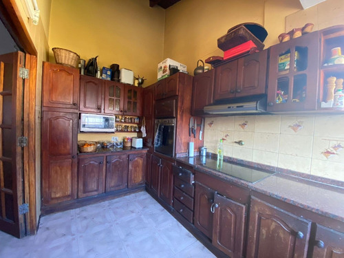 Imagen 7 de 23 de Excelente Casa De 5 Ambientes.