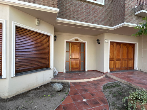 Venta Casa 4 Dormitorios Centro Sudeste Con Cochera