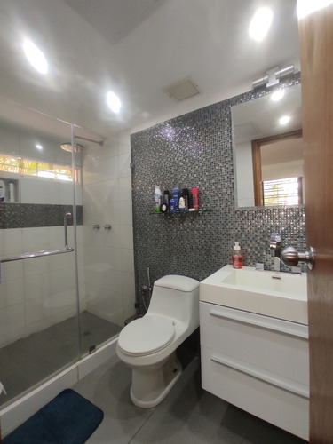 Town House En Venta. Urb. Santa Eduvigis