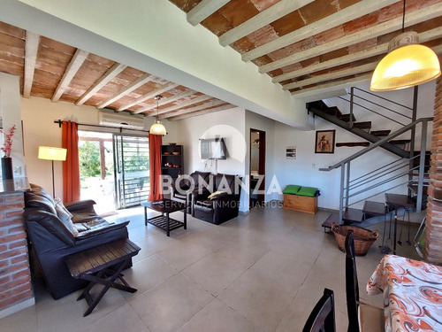 Casa En Punta Colorada - Piriápolis. 600 Metros De La Playa. 6 Personas, 3 Dormitorios, 2 Baños.
