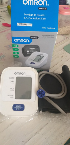 Monitor De Presión Arterial De Brazo Automático Hem-7120 Blanco (Usado)