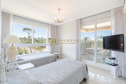 Apartamento De Tres Dormitorios Y Servicio En Venta Le Jardin- Ref: 4042