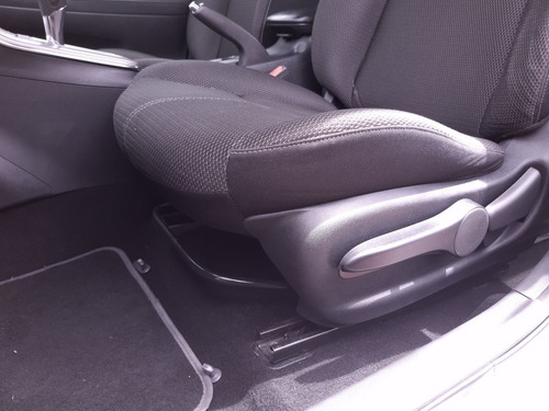 Imagen 18 de 20 de Nissan Sentra 2016