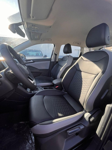Imagen 5 de 23 de Volkswagen Taos Comfortline 0km 1.4 150cv 250 Tsi Aut Gs