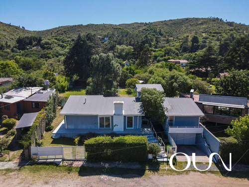 Casa En Venta En La Cumbre- Zona Golf.