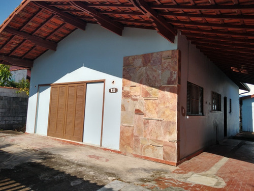 Imagem 1 de 14 de Ótima Casa Com 3 Quartos A 100 Metros Do Mar, Parcela!