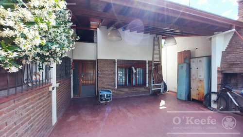 Imagen 10 de 20 de Casa 4 Ambientes En Venta En Quilmes - Con Jardín Y Piscina