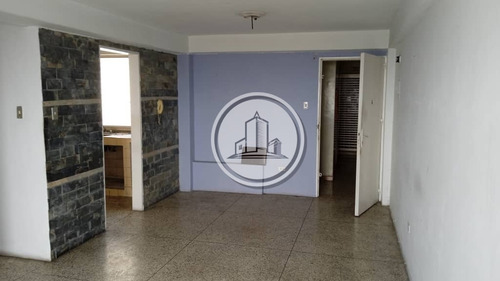 Apartamento En Venta Res. Canaima Av Aragua Maracay 017jsc