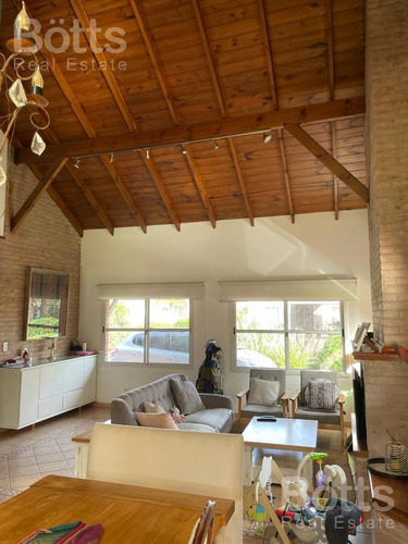 Venta Increíble Casa Con Piscina En Country Banco Provincia
