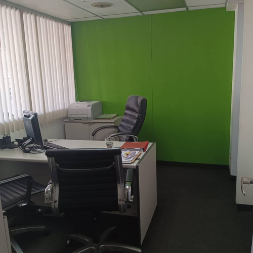 Se Vende, Oficina Ubicada En El Centro Profesional Del Este, Avenida Casanova, En El Recreo. Nc