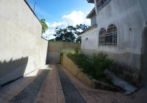 Imagen 25 de 30 de Casas En Venta En Colinas De Santa Rosa Barquisimeto Código Flex: 22-6835 & 0424 556 57 59 Rentahouse Centro Occidente Monica C.