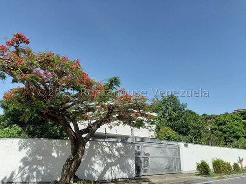 Hermosa Y Amplia Casa En Venta Prados Del Este Caracas 22-16433